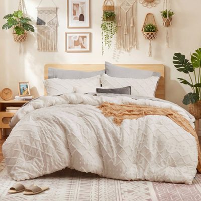 Bedsure Embroidered Tufted All-Season Comforter Set