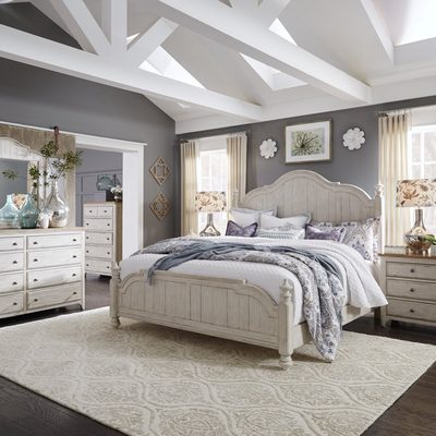 Harlowe Poster Bed Bedroom Set with Dresser, Mirror, Chest and Nightstand