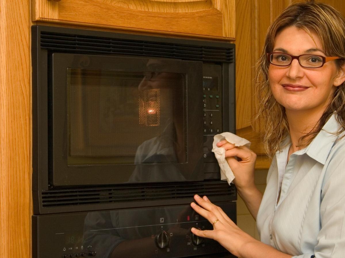 How To Quickly Clean A Microwave In 10 Easy Steps: Today