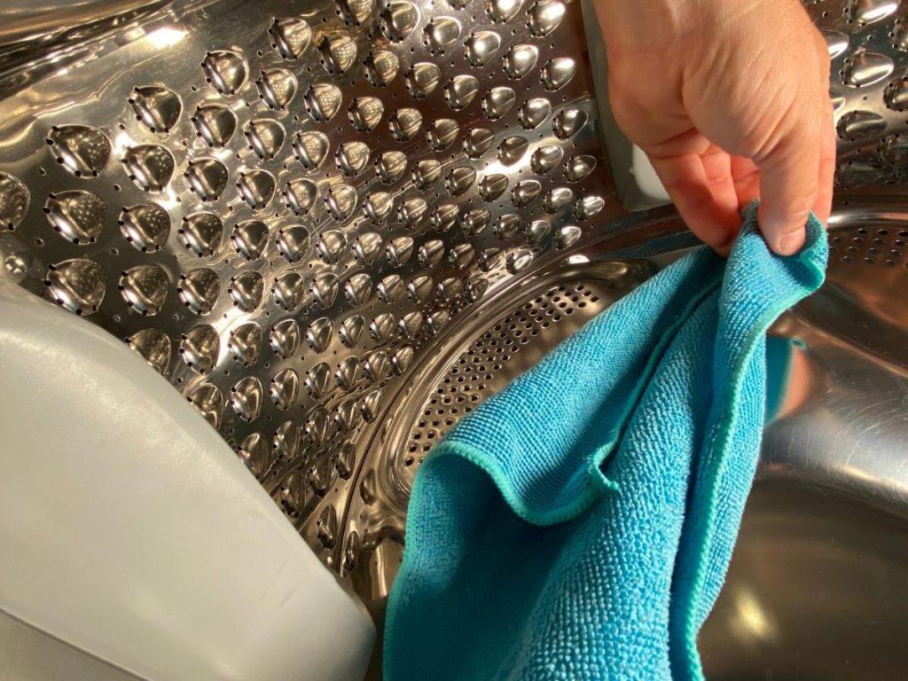 washer drum cleaning with fiber cloth