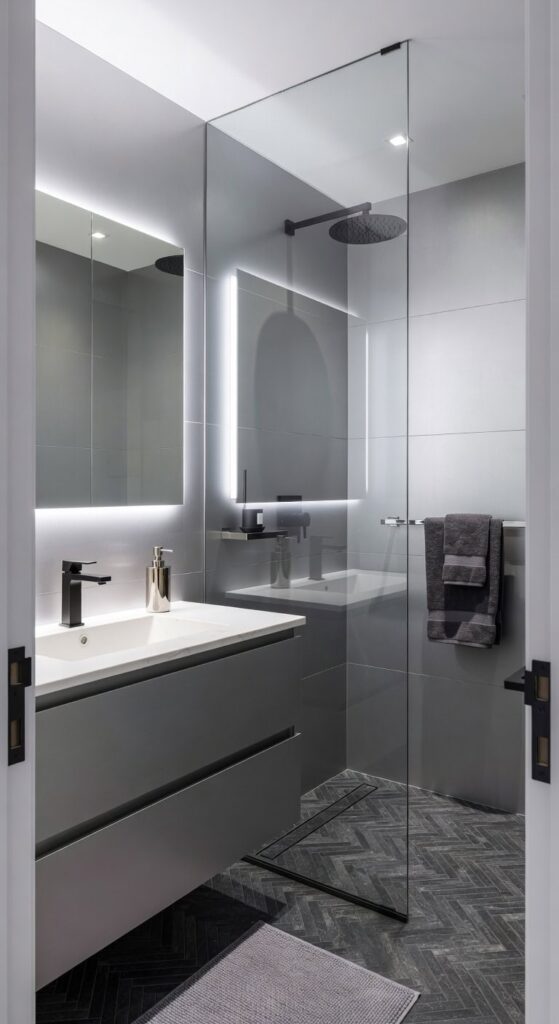 19 Silver Bathroom Ideas to Create Reflective Retreats